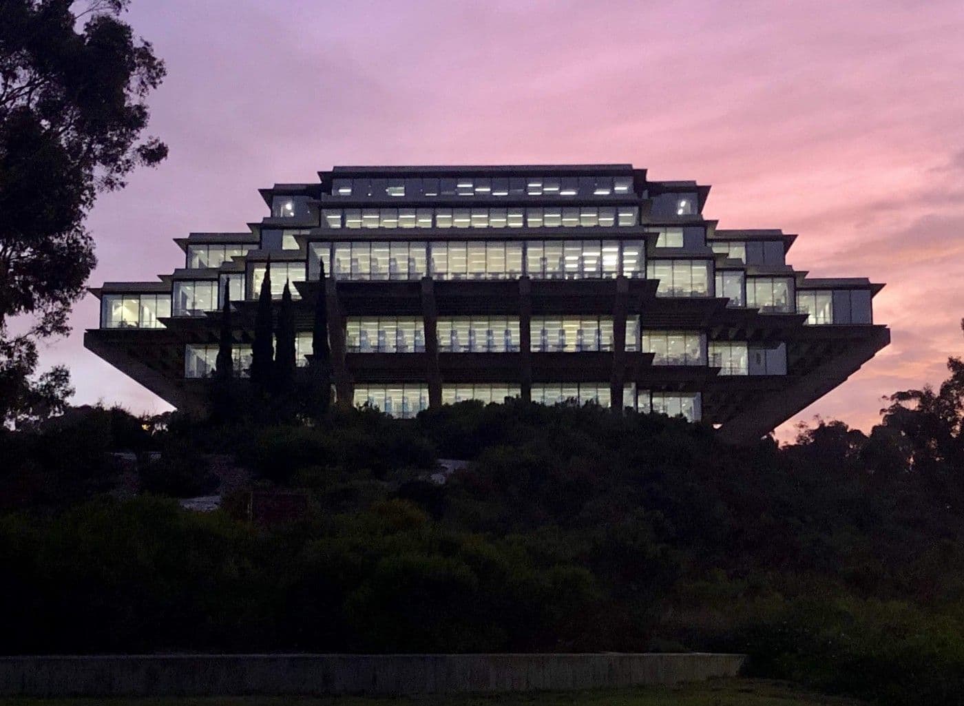 1_1cKmDV28AoL8_RFPi00Hvg